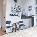 3 Stylish At A Great Location In דירה גנט