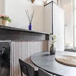 3 Stylish At A Great Location In * גנט