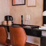 3 Stylish At A Great Location In * גנט