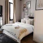 3 Stylish At A Great Location In Daire Gent