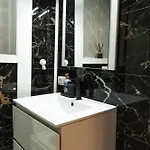 דירה 3 Stylish At A Great Location In גנט