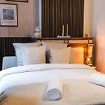 3 Stylish At A Great Location In Daire Gent