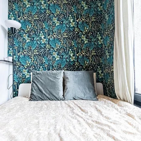 3 Stylish At A Great Location In Apartment