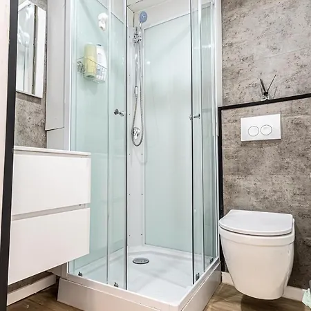 3 Stylish At A Great Location In *