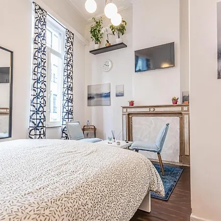 Apartment 3 Stylish At A Great Location In *