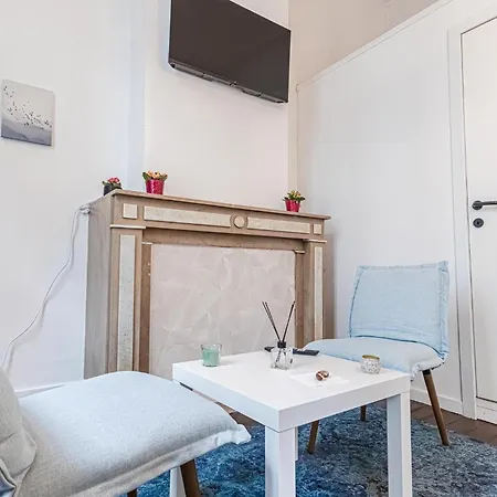 Apartment 3 Stylish At A Great Location In *