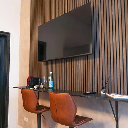 3 Stylish At A Great Location In * Gent