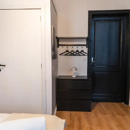 3 Stylish At A Great Location In