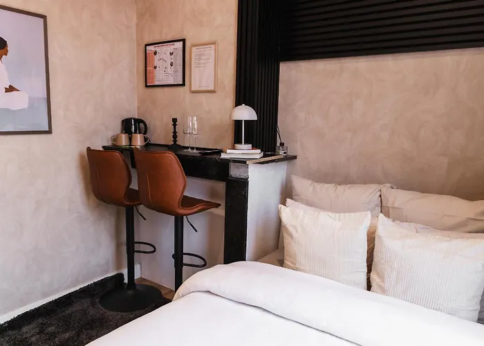 Апартаменты 3 Stylish At A Great Location In