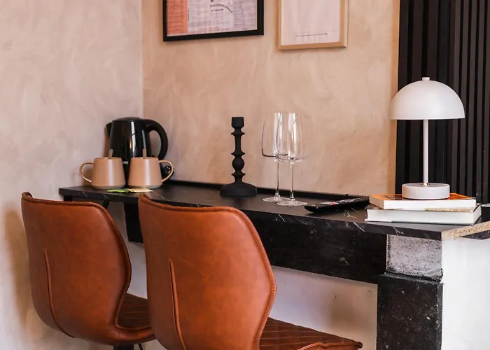 3 Stylish At A Great Location In * Гент