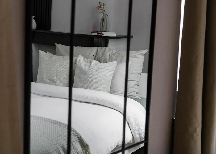 3 Stylish At A Great Location In * Гент