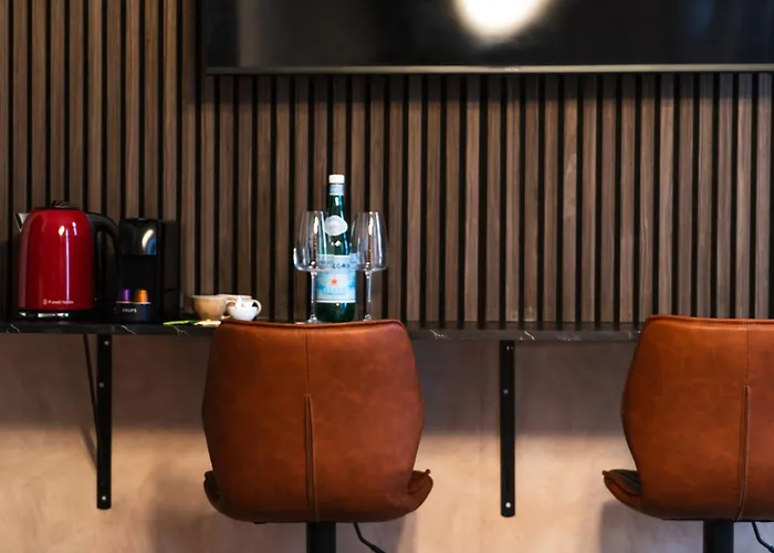 3 Stylish At A Great Location In * Гент