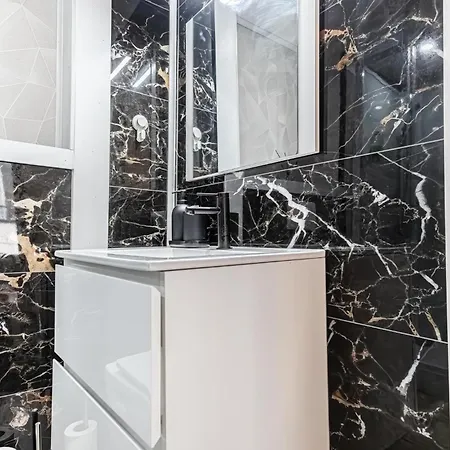 3 Stylish At A Great Location In Gante