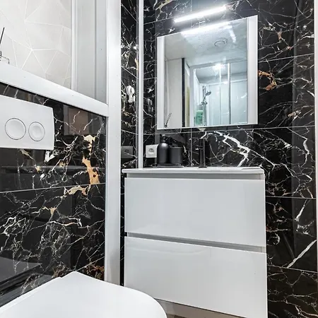 3 Stylish At A Great Location In Apartamento