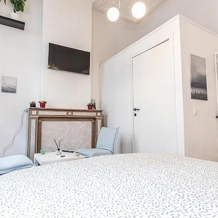 3 Stylish At A Great Location In Apartamento