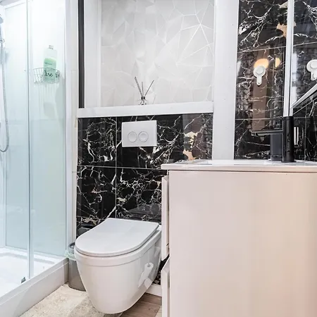 Apartamento 3 Stylish At A Great Location In